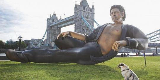 До 25 річчя «Парку Юрського періоду» в Лондоні встановили гігантську статую головного героя 63af5b3ee8141e05ab6f803bee0051b9